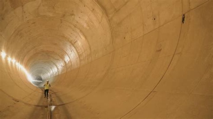 How do I get to tunnel Bluffs