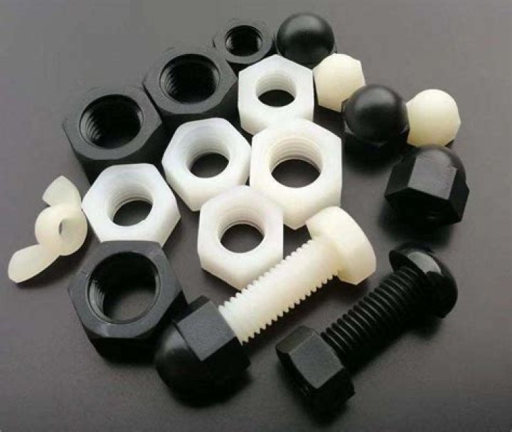 What screws to use in plastic